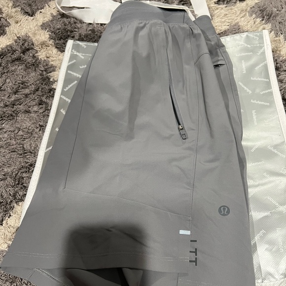 ~SOLD Lululemon license to train short 7” - Picture 8 of 11